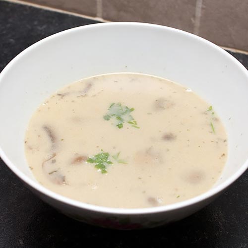 Champignonsoep met mosterdcrème